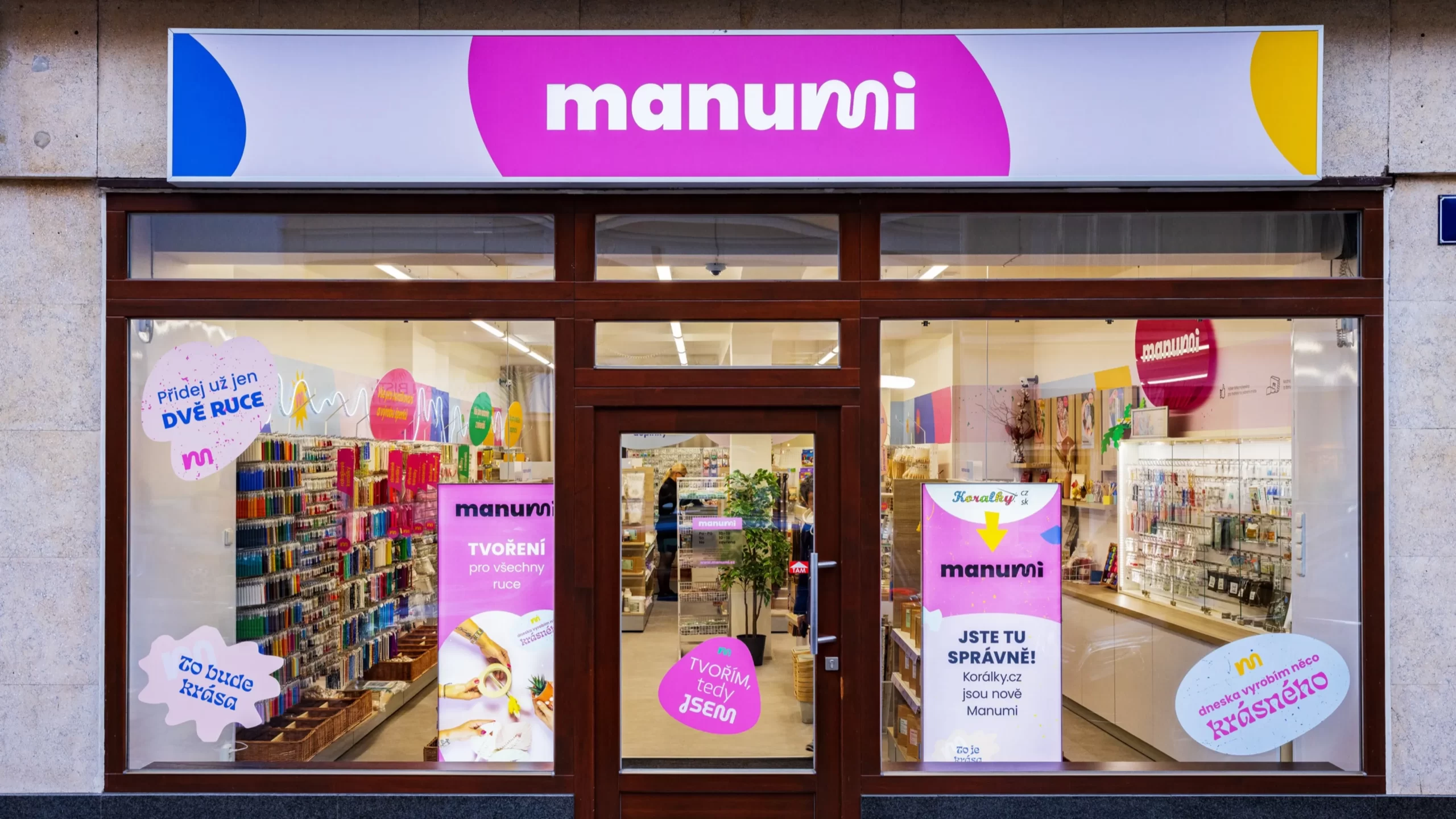 heels-make-deals-manumi-identity-6
